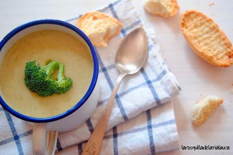 CREMA DE BRÓCOLI Y QUESO AZUL CREMA DE BRÓCOLI Y QUESO AZUL