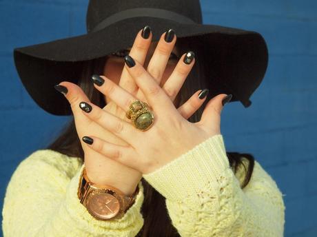 Yellow jumper + video Yellow jumper + video