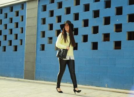 Yellow jumper + video Yellow jumper + video