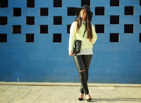 Yellow jumper + video Yellow jumper + video