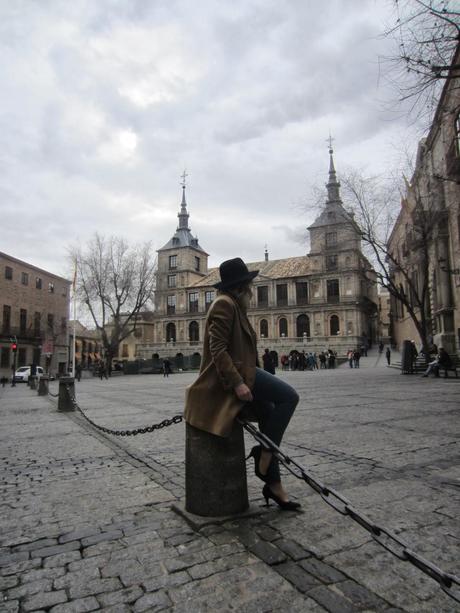 LOOK307-14.2.20148:30STAR TURN : CAMEL COATPREPARING CASE... LOOK307-14.2.20148:30STAR TURN : CAMEL COATPREPARING CASE...