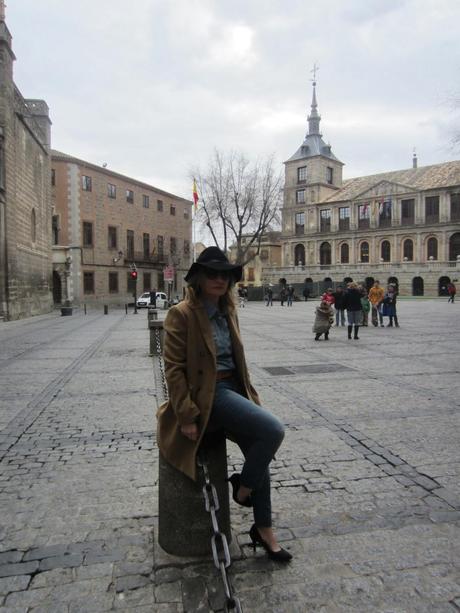 LOOK307-14.2.20148:30STAR TURN : CAMEL COATPREPARING CASE... LOOK307-14.2.20148:30STAR TURN : CAMEL COATPREPARING CASE...