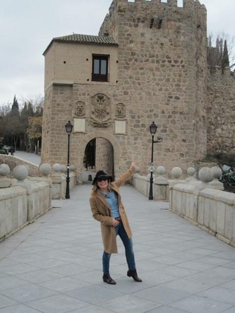 LOOK307-14.2.20148:30STAR TURN : CAMEL COATPREPARING CASE... LOOK307-14.2.20148:30STAR TURN : CAMEL COATPREPARING CASE...