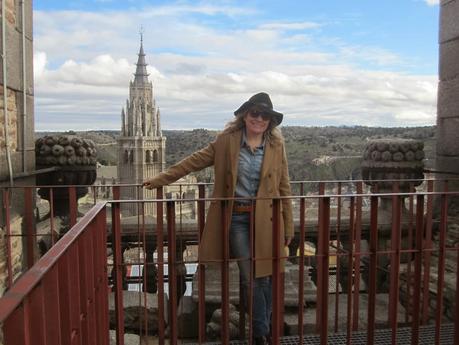 LOOK307-14.2.20148:30STAR TURN : CAMEL COATPREPARING CASE... LOOK307-14.2.20148:30STAR TURN : CAMEL COATPREPARING CASE...