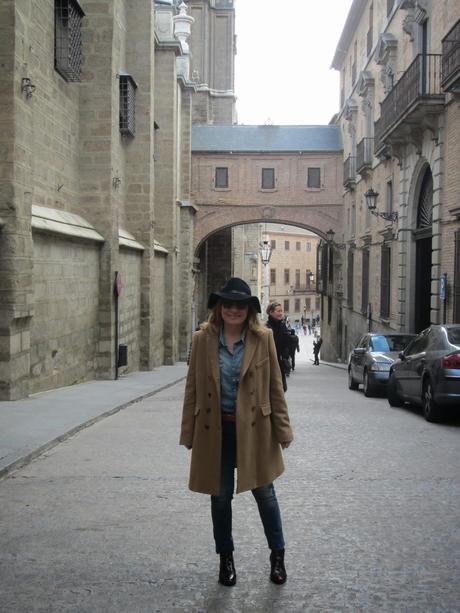 LOOK307-14.2.20148:30STAR TURN : CAMEL COATPREPARING CASE... LOOK307-14.2.20148:30STAR TURN : CAMEL COATPREPARING CASE...