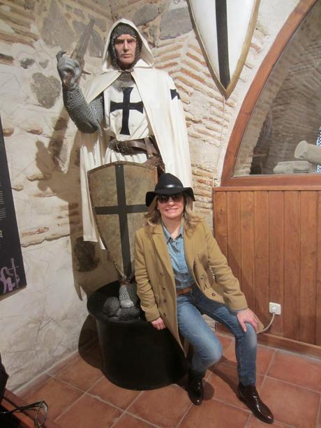 LOOK307-14.2.20148:30STAR TURN : CAMEL COATPREPARING CASE... LOOK307-14.2.20148:30STAR TURN : CAMEL COATPREPARING CASE...