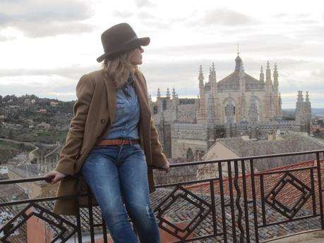 LOOK307-14.2.20148:30STAR TURN : CAMEL COATPREPARING CASE... LOOK307-14.2.20148:30STAR TURN : CAMEL COATPREPARING CASE...