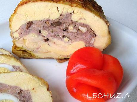 POLLO DESHUESADO RELLENO DE CARNE, PASAS Y NUECES POLLO RELLENO (9)