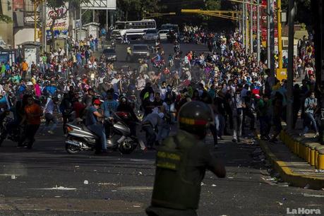 Elías Jaua: los policías no usan armas en las protestas