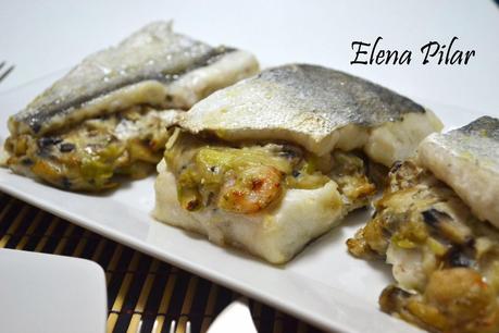 Merluza rellena de gambas, champiñones y ajos tiernos Merluza rellena de gambas, champiñones y ajos tiernos