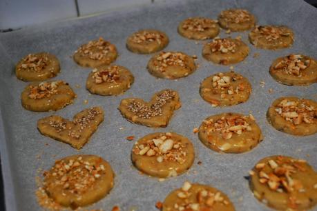 GALLETAS CON ALMENDTAS Y SEMILLAS GALLETAS CON ALMENDTAS Y SEMILLAS