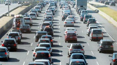 Más de 2.500 autos circulan por la Autovía 2 en otro recambio turístico Más de 2.500 autos circulan por la Autovía 2 en otro recambio turístico