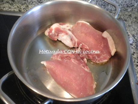 Chuleta de cerdo con champiñones Chuleta de cerdo con champiñones