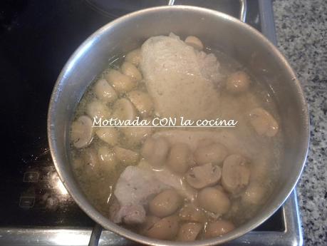 Chuleta de cerdo con champiñones Chuleta de cerdo con champiñones