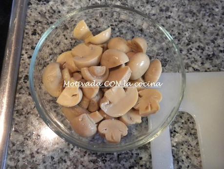 Chuleta de cerdo con champiñones Chuleta de cerdo con champiñones