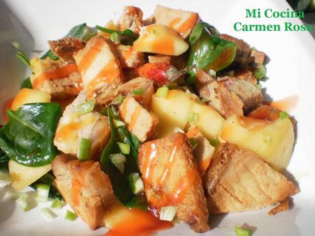 LOMO DE CERDO, ESPINACAS Y MANGO CON SALSA AGRIDULCE LOMO DE CERDO, ESPINACAS Y MANGO CON SALSA AGRIDULCE