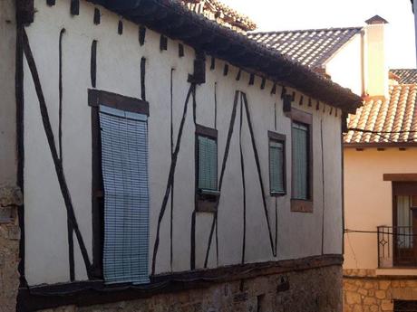 Peñaranda de Duero: arquitectura popular, villa condal y arquitectura religiosa. Peñaranda de Duero: arquitectura popular, villa condal y arquitectura religiosa.