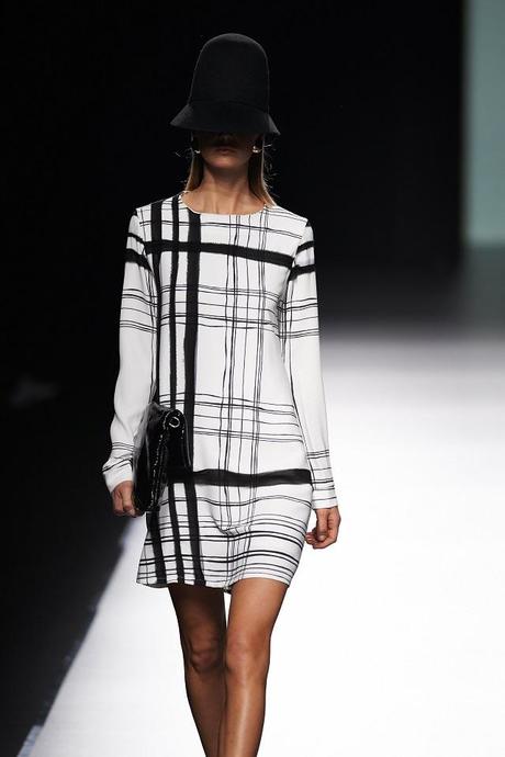 Jóvenes diseñadores en la MBFWM: Moisés Nieto 7’ 27”, minimalismo y elegancia atemporal para el o/i 2014-15 Moisés Nieto coleccion moda española