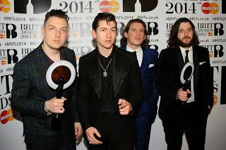 Arctic Monkeys y David Bowie triunfan en unos Brit Awards muy repartidos Arctic Monkeys y David Bowie triunfan en unos Brit Awards muy repartidos
