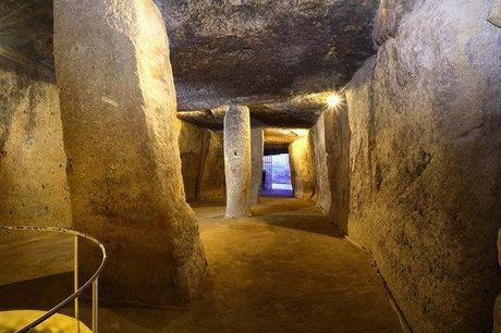 El Torcal de Antequera y sus dólmenes (Málaga) dolmen_menga_antequera