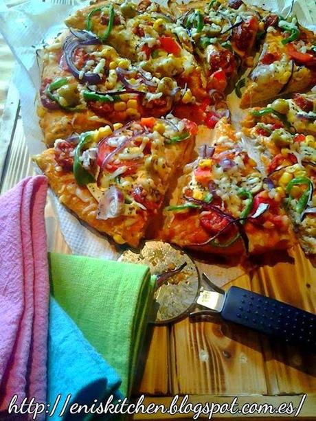 Pizza Multicolor con masa al estilo Nikichan la gatita enamorada!