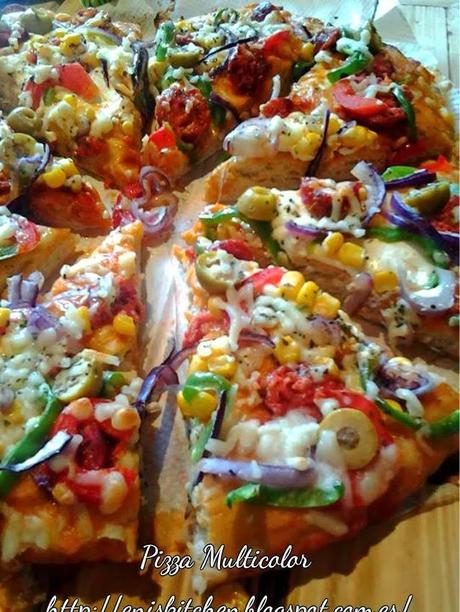 Pizza Multicolor con masa al estilo Nikichan la gatita enamorada!