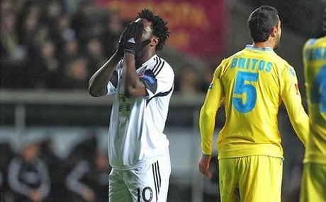 Lamento de los jugadores del Napoli tras el empate Swansea Napoli Europa League