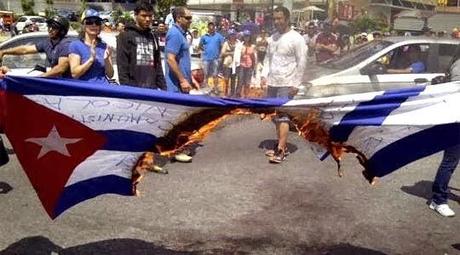 Indignación: bandera cubana quemada por los fascistas venezolanos