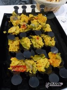 ¿Quién dijo que el arroz se tomaba sólo con blancos? Una de las paellas servidas durante la cata.