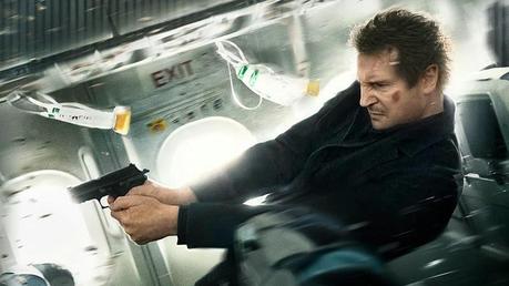 Liam Neeson, un avión, whatsapps y hostias en el aire en el tráiler en español de 'Non-Stop'