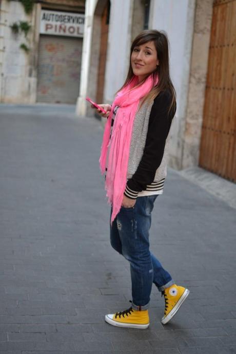 Look of the day: Yellow converse