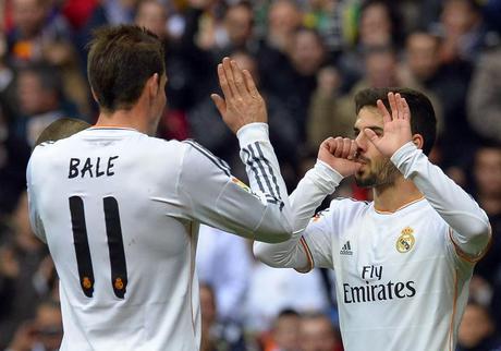 El Real Madrid golea y es líder provisional