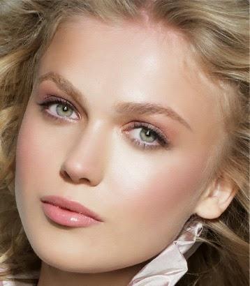 COMO CONSEGUIR UN MAQUILLAJE NATURAL Y FAVORECEDOR COMO CONSEGUIR UN MAQUILLAJE NATURAL Y FAVORECEDOR