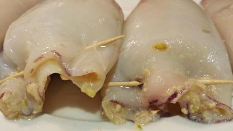 Calamares Rellenos con Salsa Cremosa de Cebolletas al Cava Calamares Rellenos con Salsa Cremosa de Cebolletas al Cava