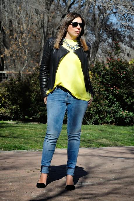 BRIGHT YELLOW.- BRIGHT YELLOW.-