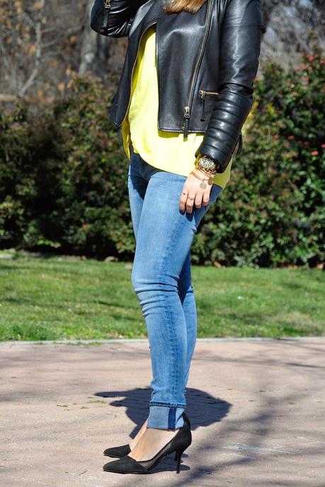 BRIGHT YELLOW.- BRIGHT YELLOW.-