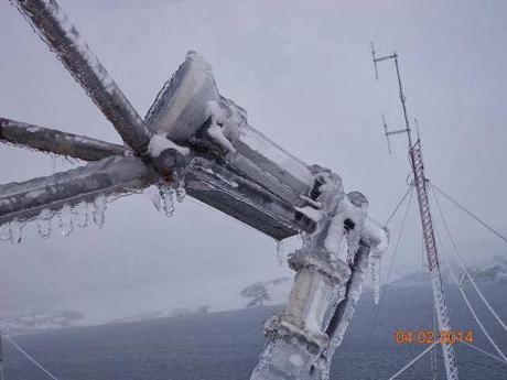 LA CENCELLADA CAUSÒ INCONVENIENTES EN LAS COMUNICACIONES EN LA BASE ANTÀRTICA CARLINI LA CENCELLADA CAUSÒ INCONVENIENTES EN LAS COMUNICACIONES EN LA BASE ANTÀRTICA CARLINI