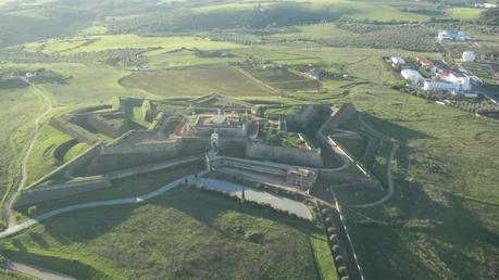 LOS FUERTES ABALUARTADOS LUSO-ESPAÑOLES Y SU DESTINO ACTU... LOS FUERTES ABALUARTADOS LUSO-ESPAÑOLES Y SU DESTINO ACTU...