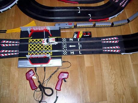Nº 255. Circuito con Pit Box de scalextric. (incluye video) Nº 255. Circuito con Pit Box de scalextric. (incluye video)