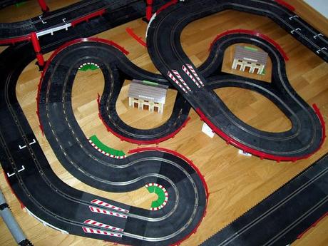 Nº 255. Circuito con Pit Box de scalextric. (incluye video) Nº 255. Circuito con Pit Box de scalextric. (incluye video)