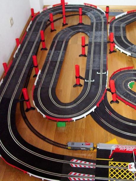 Nº 255. Circuito con Pit Box de scalextric. (incluye video) Nº 255. Circuito con Pit Box de scalextric. (incluye video)
