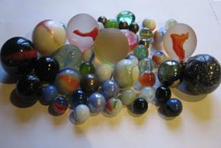 Capítulo 1. La peonza, las canicas y las chapas, las herramientas de los niños preinformáticos Capítulo 1. La peonza, las canicas y las chapas, las herramientas de los niños preinformáticos