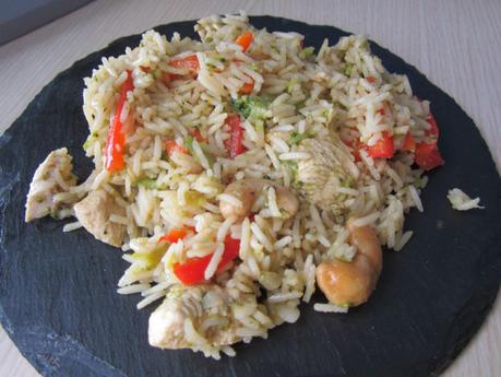 ARROZ BASMATI SUNDARI CON POLLO Y ANACARDOS ARROZ BASMATI SUNDARI CON POLLO Y ANACARDOS