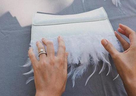 Un clutch de plumas hecho por vos misma clutch de plumas