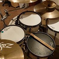 No me escucho cuando canto en directo o en mi local de ensayo sordinas de gel batería