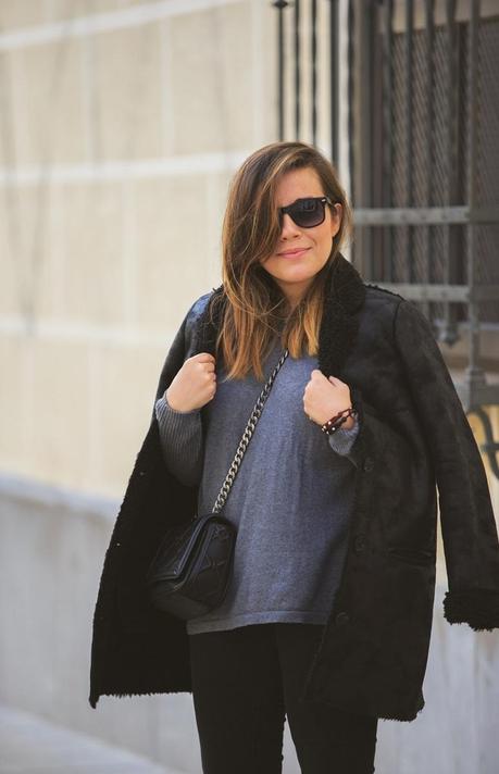 a pop of mauve black_coat-mango-street_style