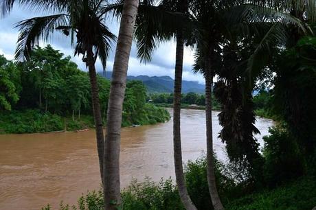 Río Nam Khan a su paso por Luang Prabang Río Nam Khan a su paso por Luang Prabang