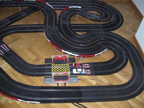 Montaje nº 96. Circuito con Pit Box en 2 plantas. Montaje nº 96. Circuito con Pit Box en 2 plantas.