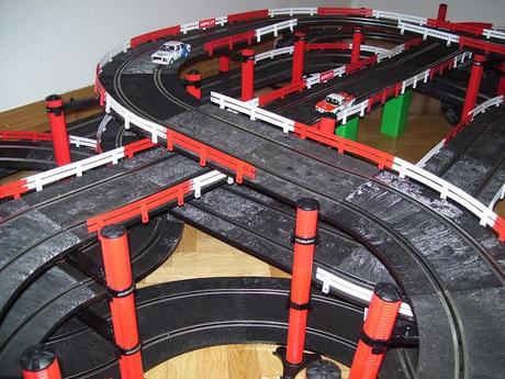 Montaje nº 95. Circuito Nº 1000. Laberinto simétrico con 2 cruces de 5 alturas. Montaje nº 95. Circuito Nº 1000. Laberinto simétrico con 2 cruces de 5 alturas.