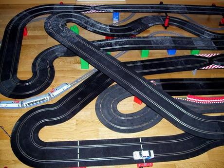 Montaje nº 86. Circuito con zonas de frenada. Montaje nº 86. Circuito con zonas de frenada.